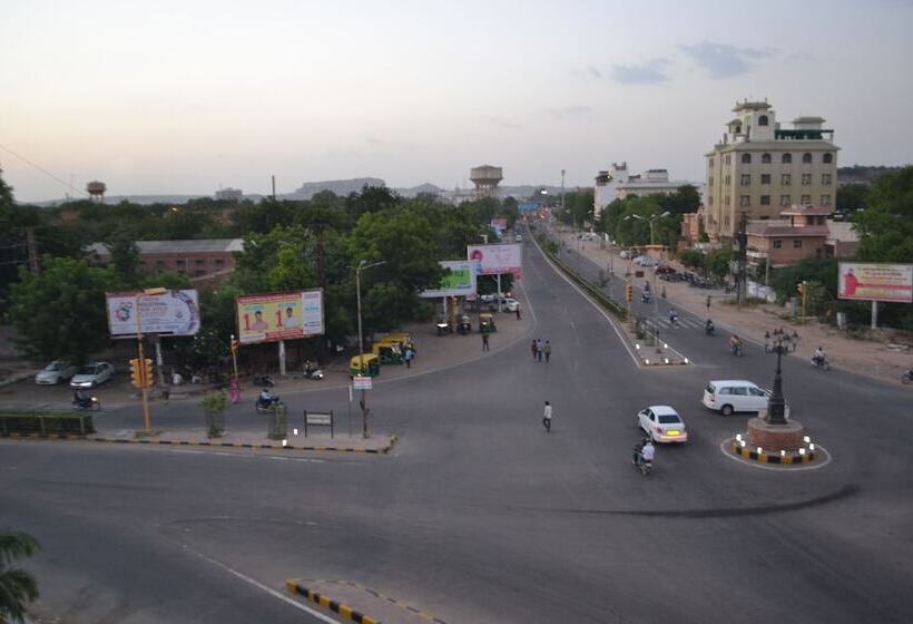 جناح, Chandra Inn