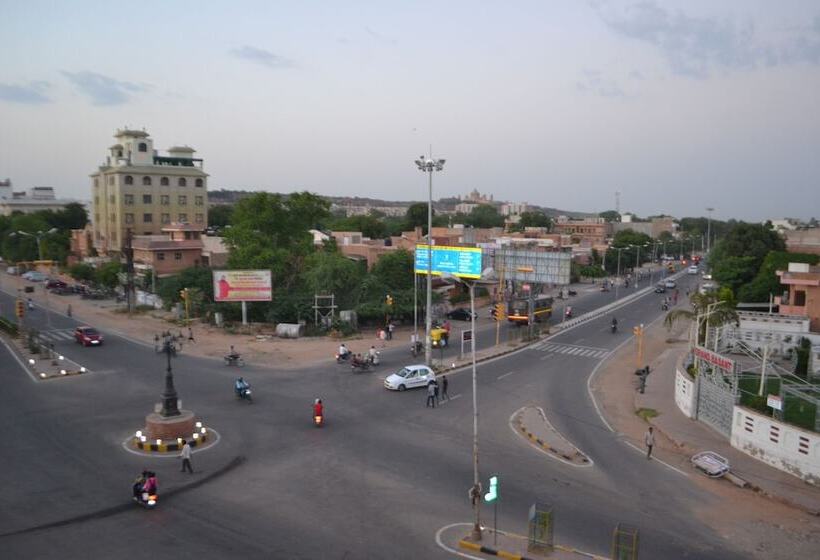 جناح, Chandra Inn