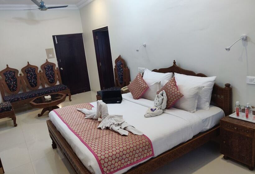 جناح, Chandra Inn