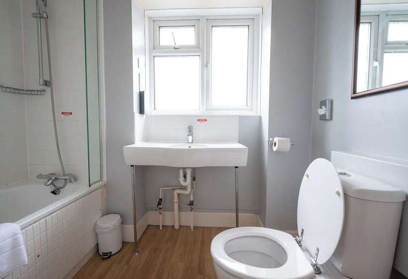 Семейный Номер, Commodore Hotel By Greene King Inns