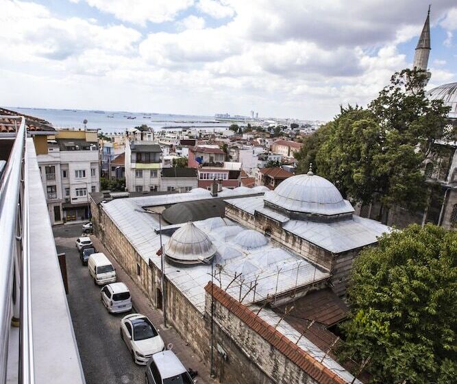 חדר סטנדרט לשלושה, Dara  Oldcity