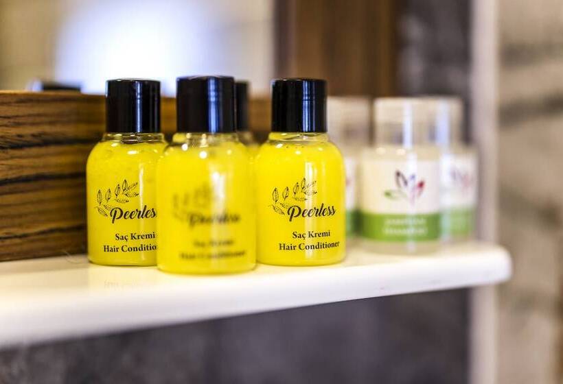 חדר משפחתי, Dara  Oldcity