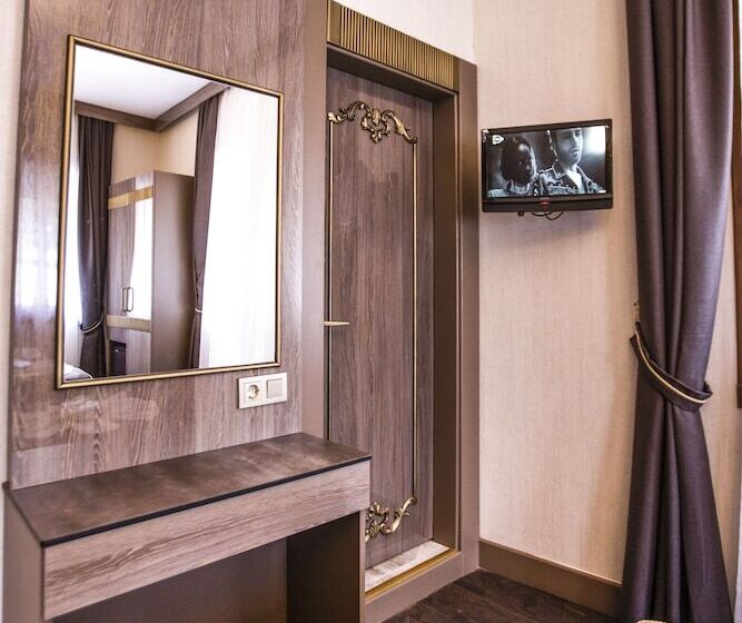 חדר משפחתי, Dara  Oldcity