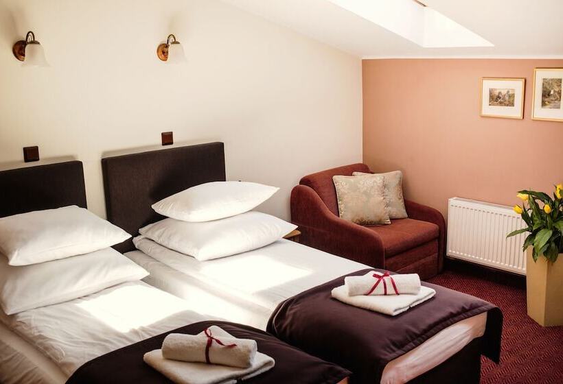 标准三人间, Eden