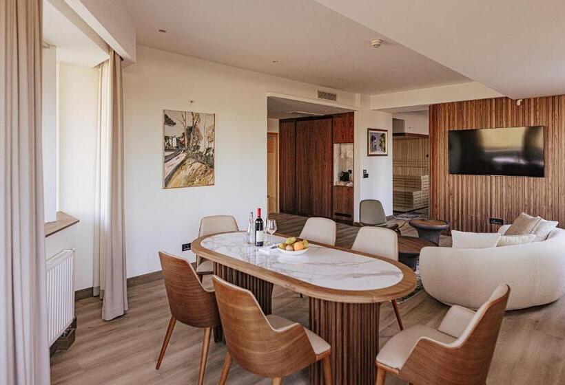سوئیت با تخت بزرگ, Holiday Inn Belgrade By Ihg