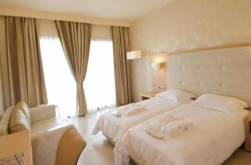 اتاق سوپریور با چشم‌انداز دریا, Ionian Emerald Resort