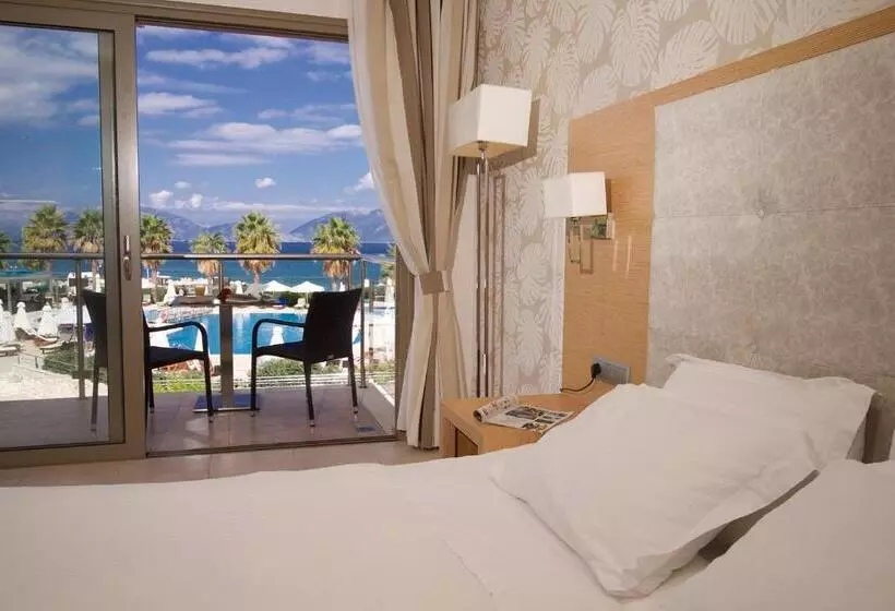 اتاق سوپریور با چشم‌انداز دریا, Ionian Emerald Resort