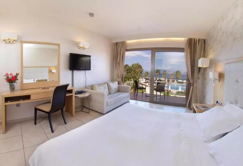 اتاق سوپریور با چشم‌انداز دریا, Ionian Emerald Resort