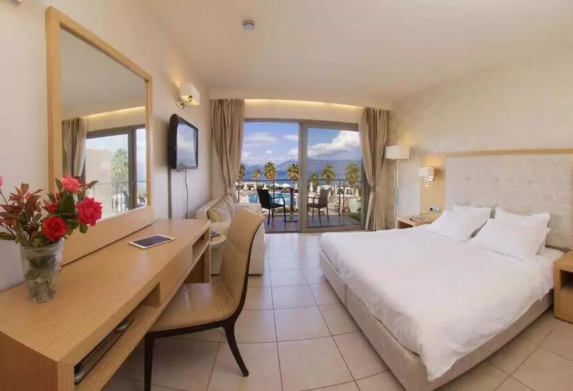 اتاق سوپریور با چشم‌انداز دریا, Ionian Emerald Resort