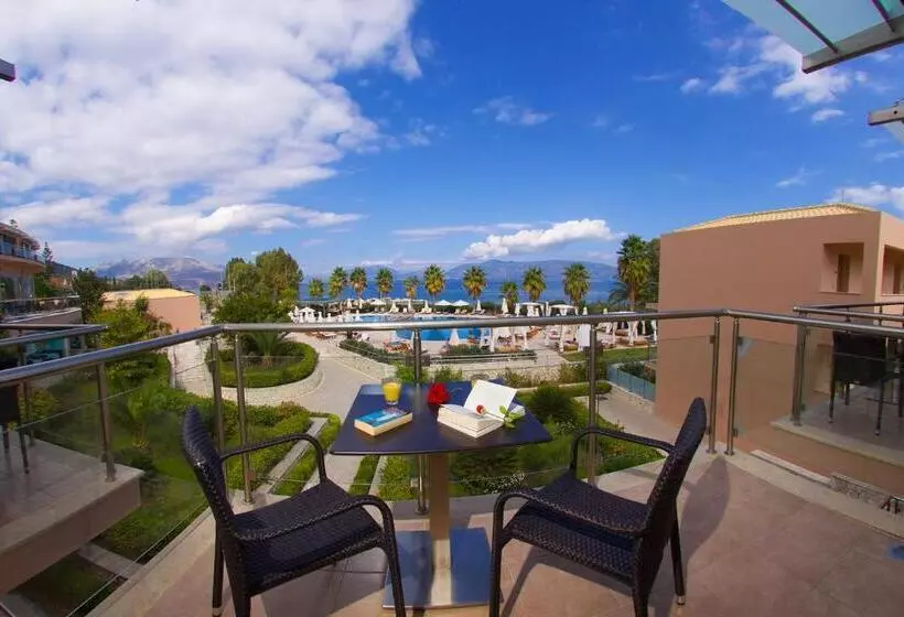 اتاق سوپریور با چشم‌انداز دریا, Ionian Emerald Resort
