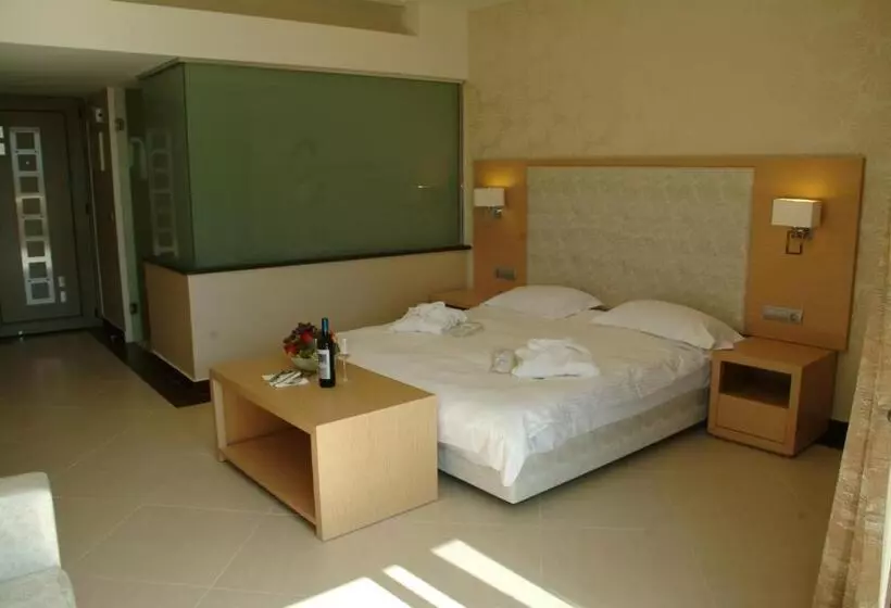 اتاق لوکس با چشم‌انداز دریا, Ionian Emerald Resort