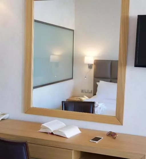 اتاق استاندارد سه تخته با چشم‌انداز باغ, Ionian Emerald Resort