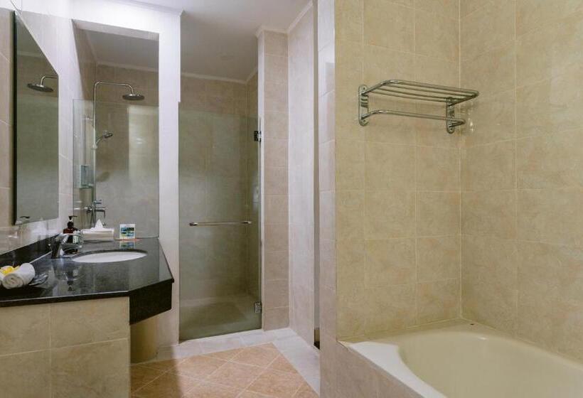 キャビン, Legong Keraton Beach