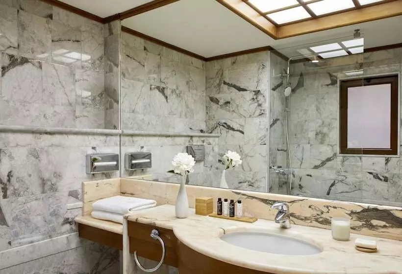 اتاق استاندارد با چشمانداز استخر, Minoa Palace Resort