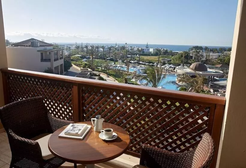 اتاق استاندارد با چشمانداز استخر, Minoa Palace Resort