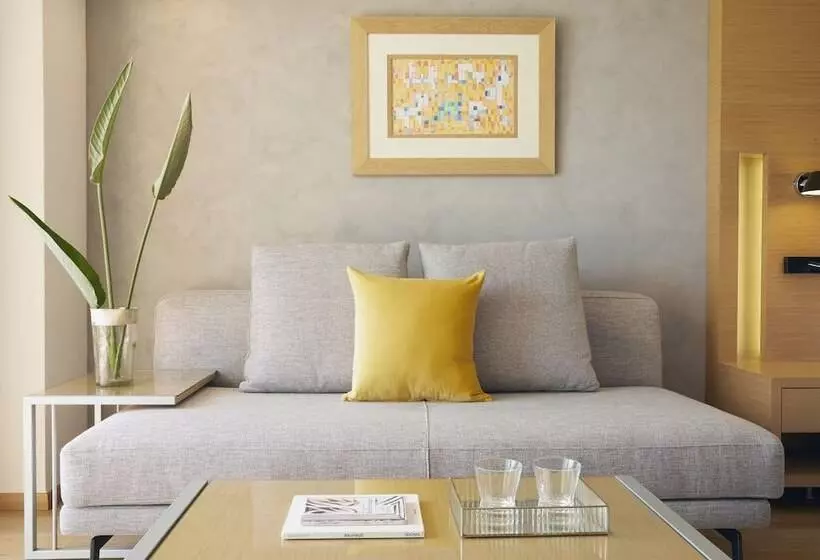 اتاق اساندارد با چشمانداز جانبی به دریا, Minoa Palace Resort