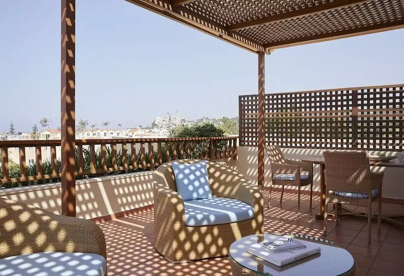 سوییت اجرایی, Minoa Palace Resort