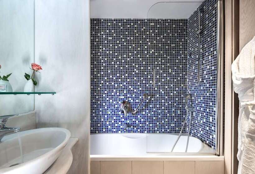 Номер Deluxe Вид на Бассейн, Minos Mare Royal