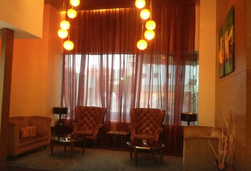 クラブルーム, Royal Orchid Central Pune