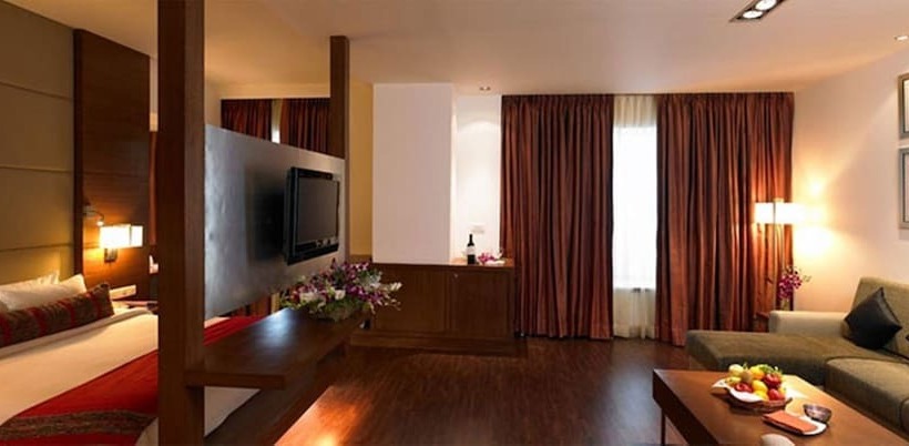 クラブルーム, Royal Orchid Central Pune