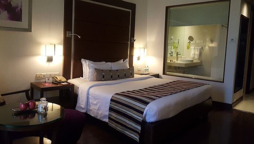 Номер Клуб, Royal Orchid Central Pune