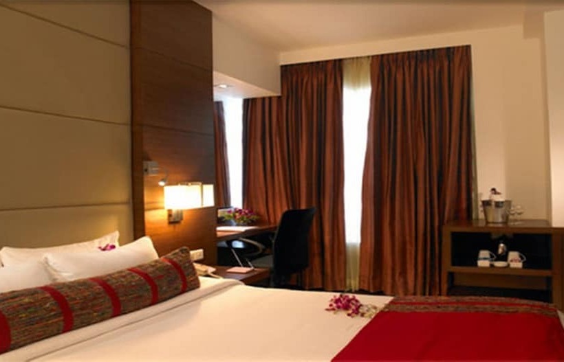 クラブルーム, Royal Orchid Central Pune