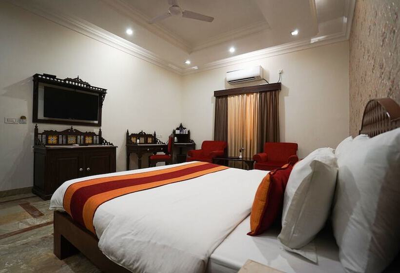 חדר דלוקס נוף לגינה, Marugarh Resort And Spa