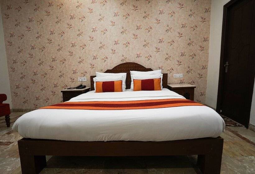 חדר דלוקס נוף לגינה, Marugarh Resort And Spa