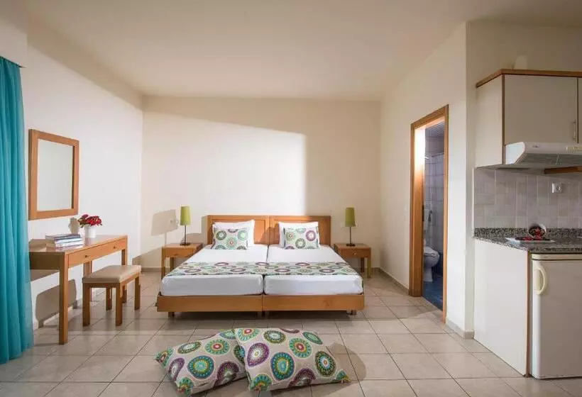 Superior studio with garden view, Kristalli Hotel Apartments