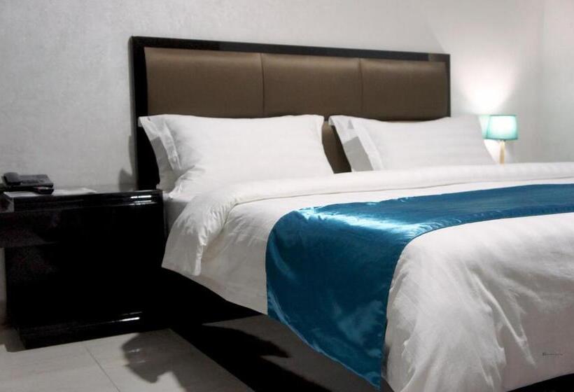 Люкс 3 Спальни, Valencia Hôtel & Appartements