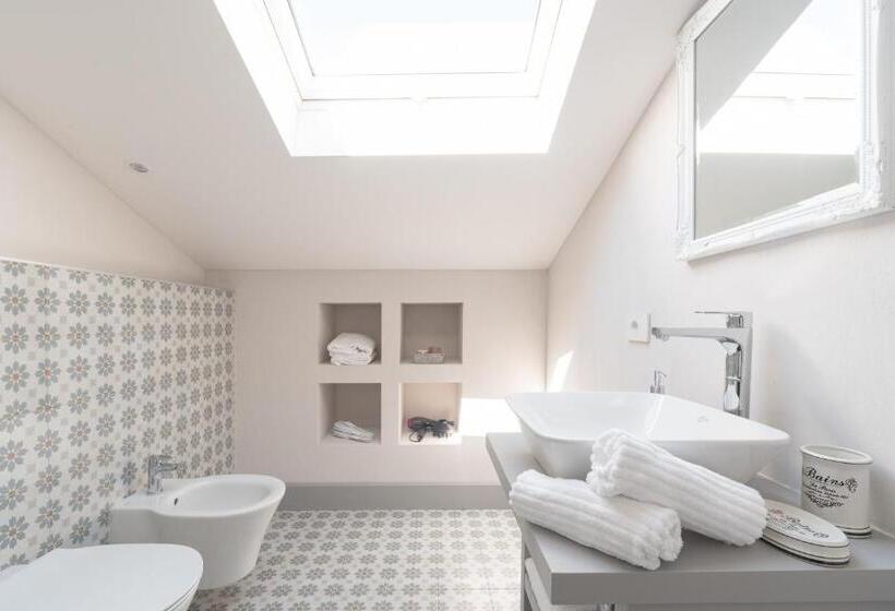 小型套房带阳台, Antico Borgo B&b