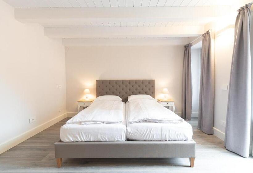 سوییت جونیور با بالکن, Antico Borgo B&b