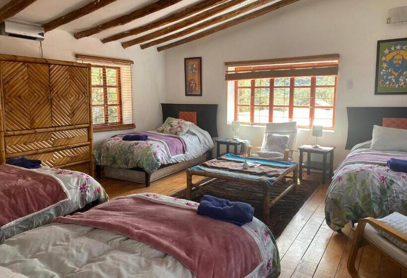 Четырехместный Номер Стандарт с Балконом, Casa De La Gringa Mountain House