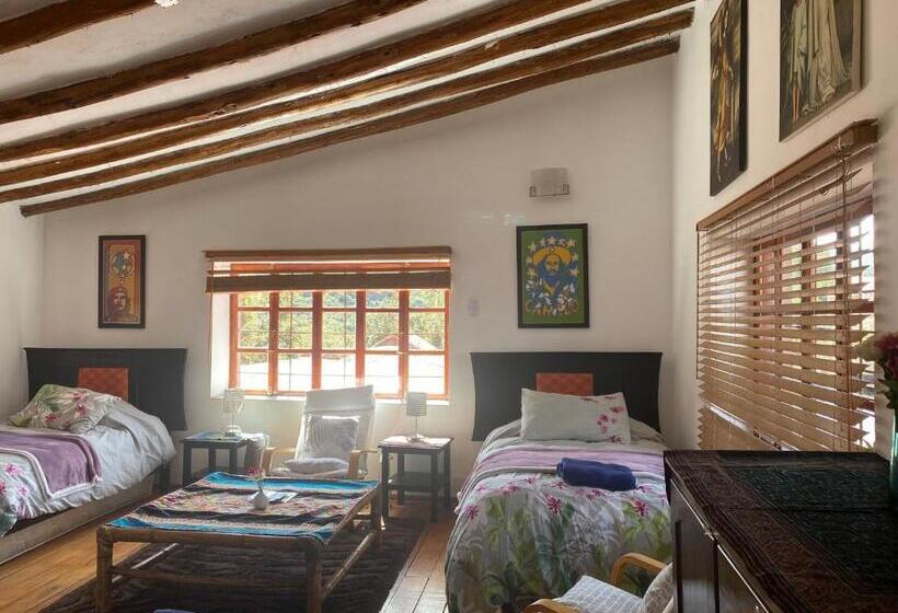 Четырехместный Номер Стандарт с Балконом, Casa De La Gringa Mountain House