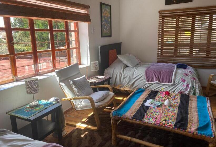 Четырехместный Номер Стандарт с Балконом, Casa De La Gringa Mountain House