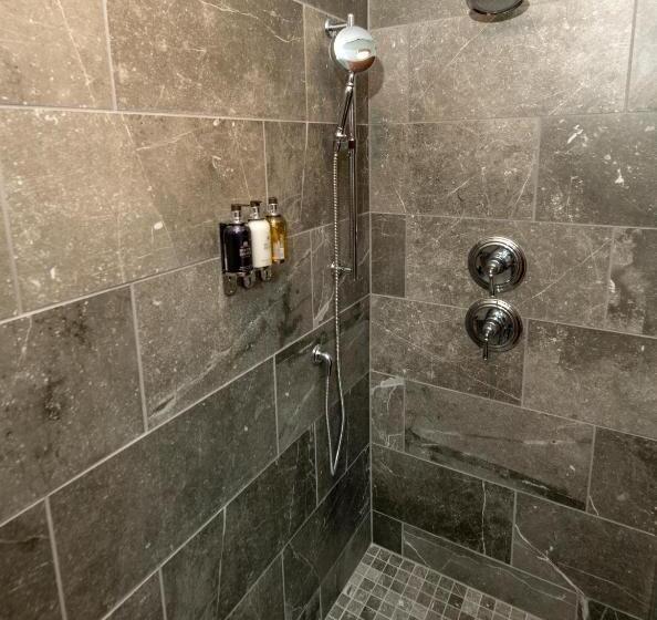 إستوديو قياسى سرير كينج, Oaks On The River