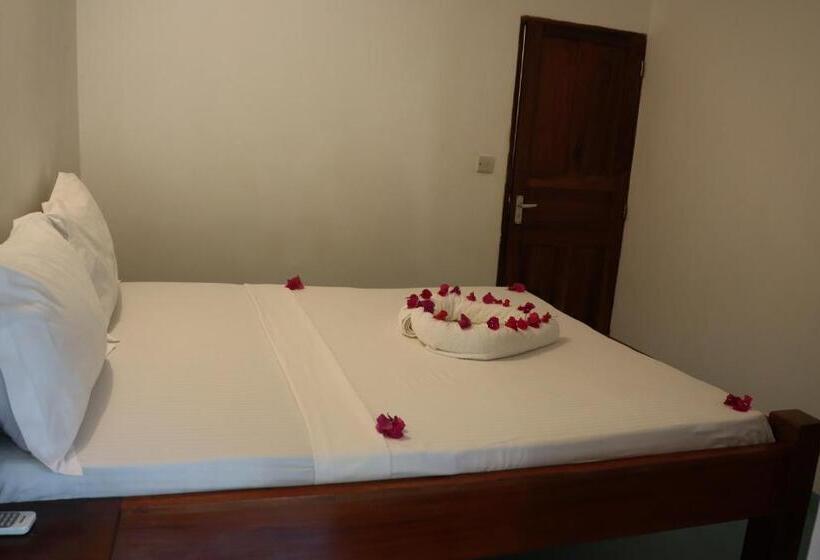 غرفة قياسية مطلّة علي حمام السباحة, Sky & Sand Zanzibar