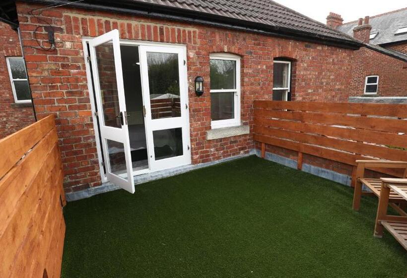 발코니 디럭스 룸, Number 33 Room Only