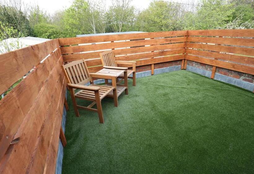 발코니 디럭스 룸, Number 33 Room Only