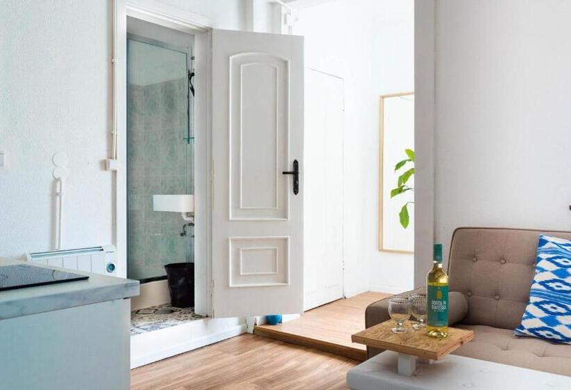 استودیوی لوکس, Rua Do Paraíso