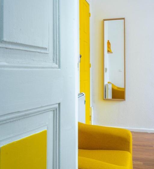 سوئیت با بالکن, Rua Do Paraíso