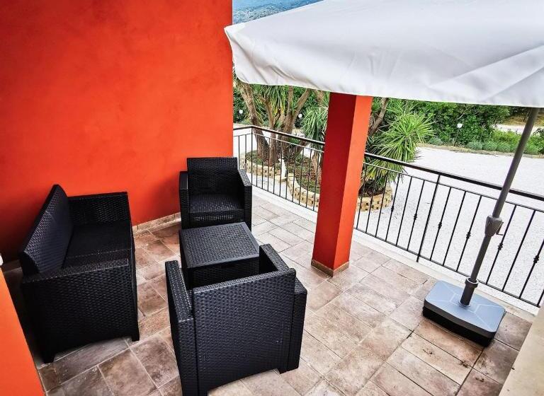 إستوديو قياسى مزودة بتراس, Il Sentiero Di Leano