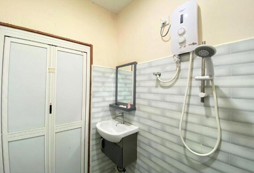 Трехместный Номер Deluxe, Oyo 90205 Bayu Sintok Motel