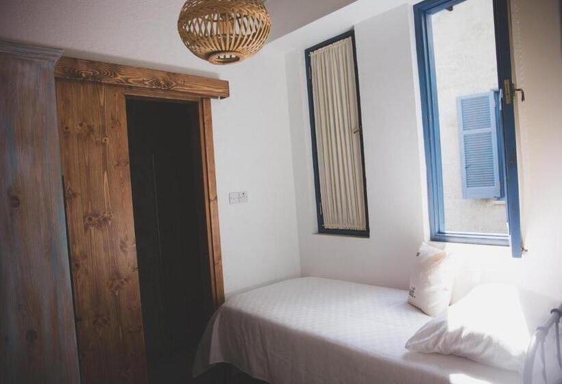 غرفة قياسية فردية, The Iskemleci Guest House