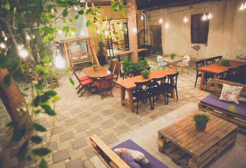 غرفة قياسية فردية, The Iskemleci Guest House