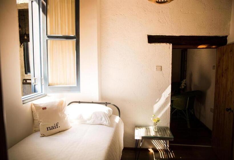 غرفة قياسية فردية, The Iskemleci Guest House