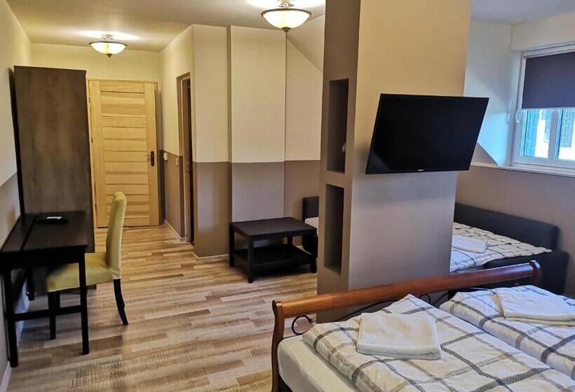 家庭间, Wein&speiz Fogadó