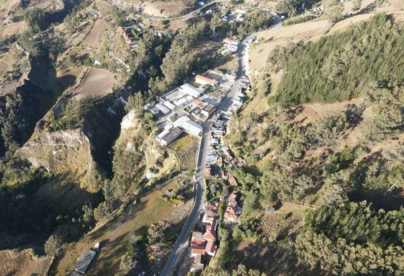 استودیوی لوکس, Hostal Mamá Hilda