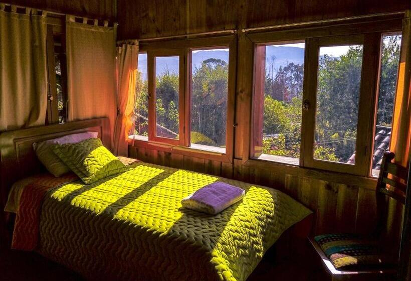استودیوی لوکس, Hostal Mamá Hilda