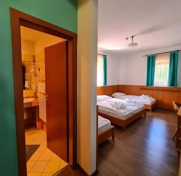 スタンダードトリプルルーム, István Parkhotel és Gasztrofarm